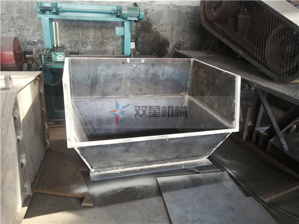 <a href='http://m.thecosmalshow.com/ssxl/10.html' target='_blank'><span>金屬撕碎機(jī)</span></a>進(jìn)料斗
