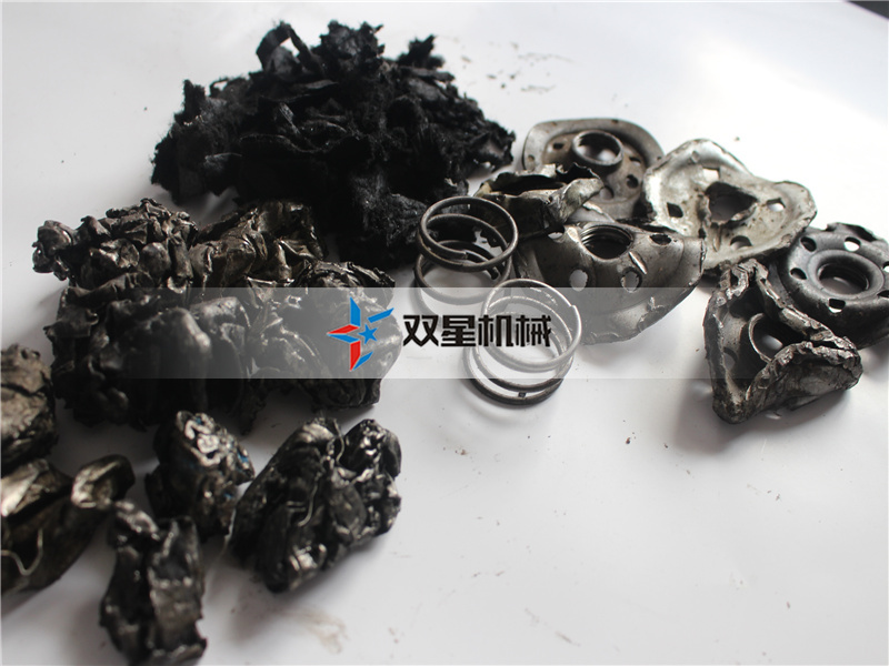 機(jī)油濾芯粉碎機(jī)設(shè)備多少錢(qián)？一套設(shè)備有多少錢(qián)？