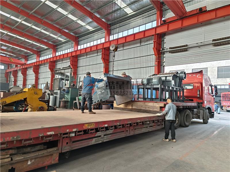 <a href='http://m.thecosmalshow.com' target='_blank'><span>鋁合金破碎機</span></a>設備1600型發往四川客戶