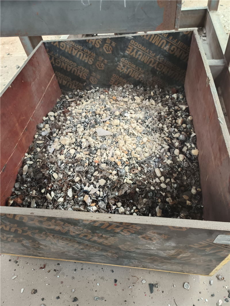 客戶廢舊小家電通過<a href='http://m.thecosmalshow.com/psxl/1279.html' target='_blank'><span>廢鋁破碎</span></a>機破碎分選效果