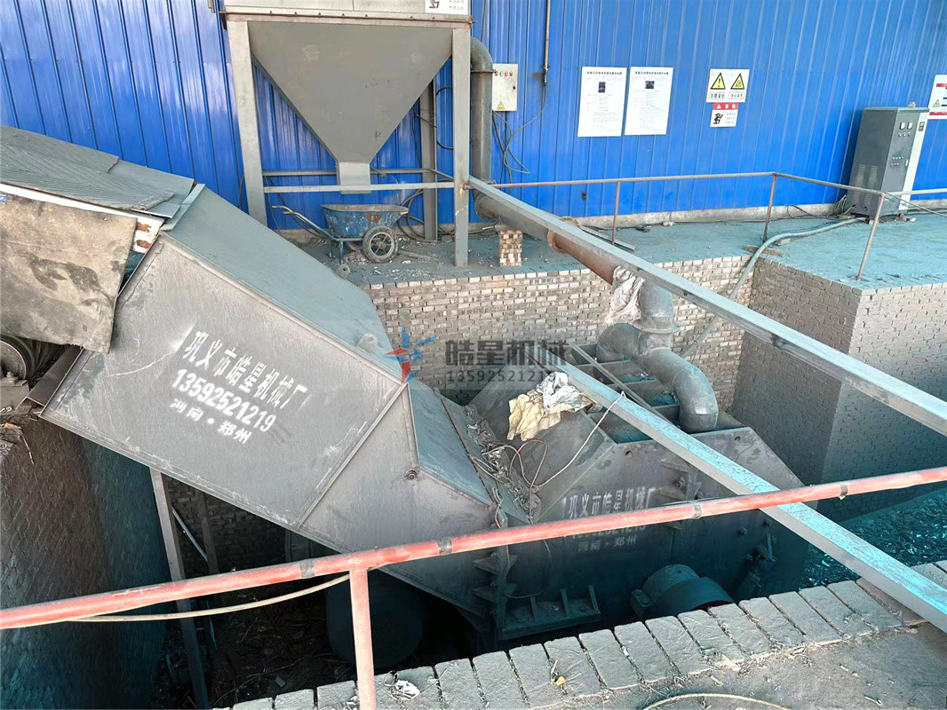 客戶斷橋鋁破碎機(jī)地坑作業(yè)現(xiàn)場實(shí)拍